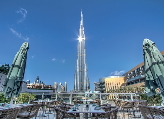 Кафе в Дубае, у подножия небоскреба Burj Khalifa