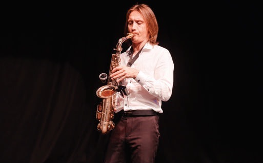 saksofonist-dzhejn-stark