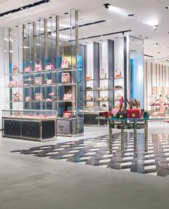 Дом Gucci объявил об открытии своего нового магазина в дубайском универмаге Bloomingdales