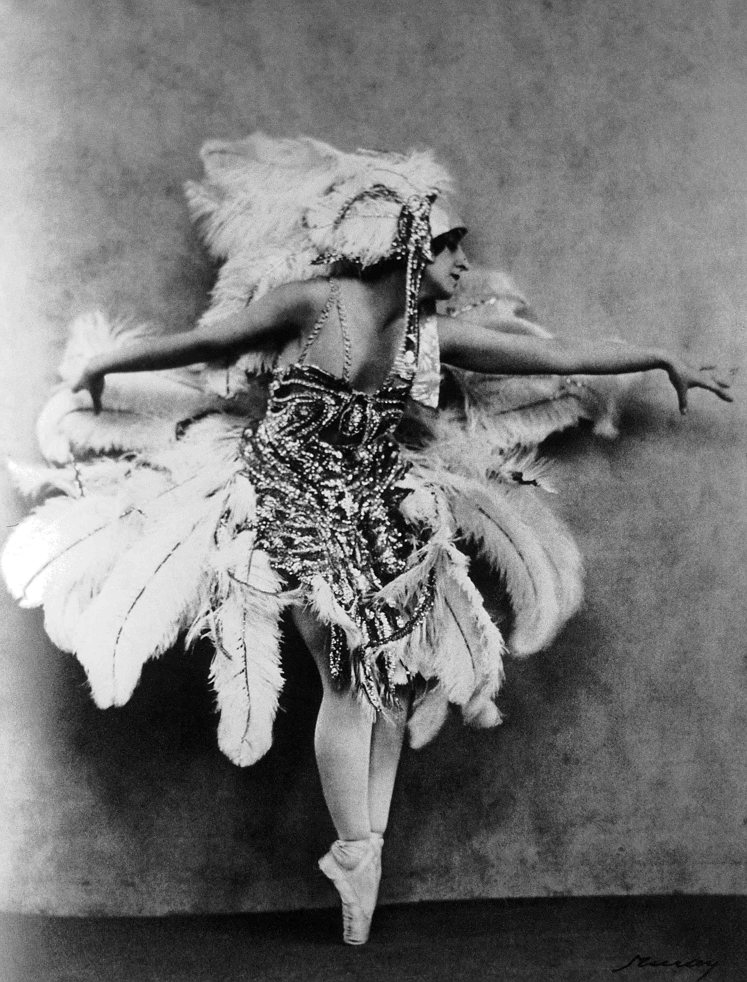 Дягилев балет 1929. Павильон армиды балет дягилева 1909. Дягилев балет 1929. Балет дягилева 1909. Балет дягилева в париже.