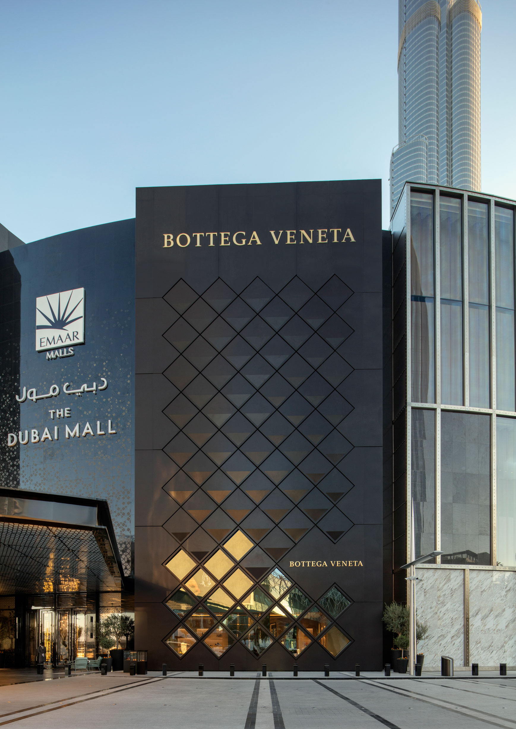 Дубай молл бренды. Bottega Veneta Дубай. Bottega Veneta в Дубай Молл. Дубай Молл Fashion Avenue. Dubai Mall Дубай.